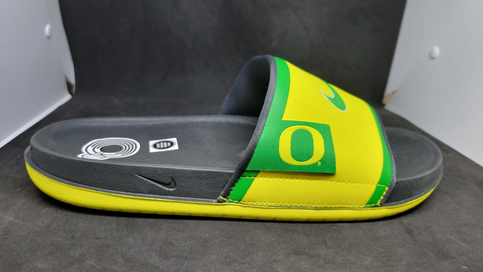 Nike Mens Oregon Ducks 2024 Off-Court Slide Sandals FN4310-700 Yellow Green