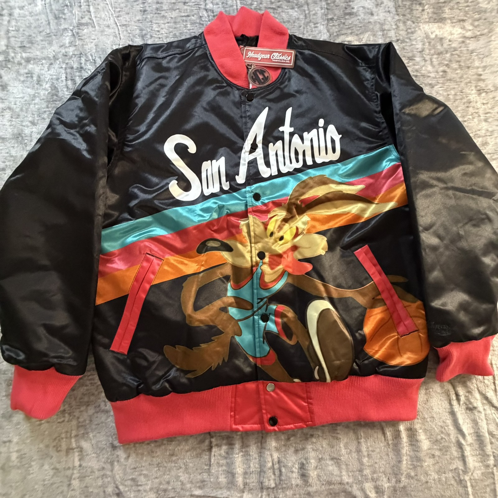 Headgear Classics San Antonio Spurs Wile E. Coyote Satin Jacket NBA 2XL Looney