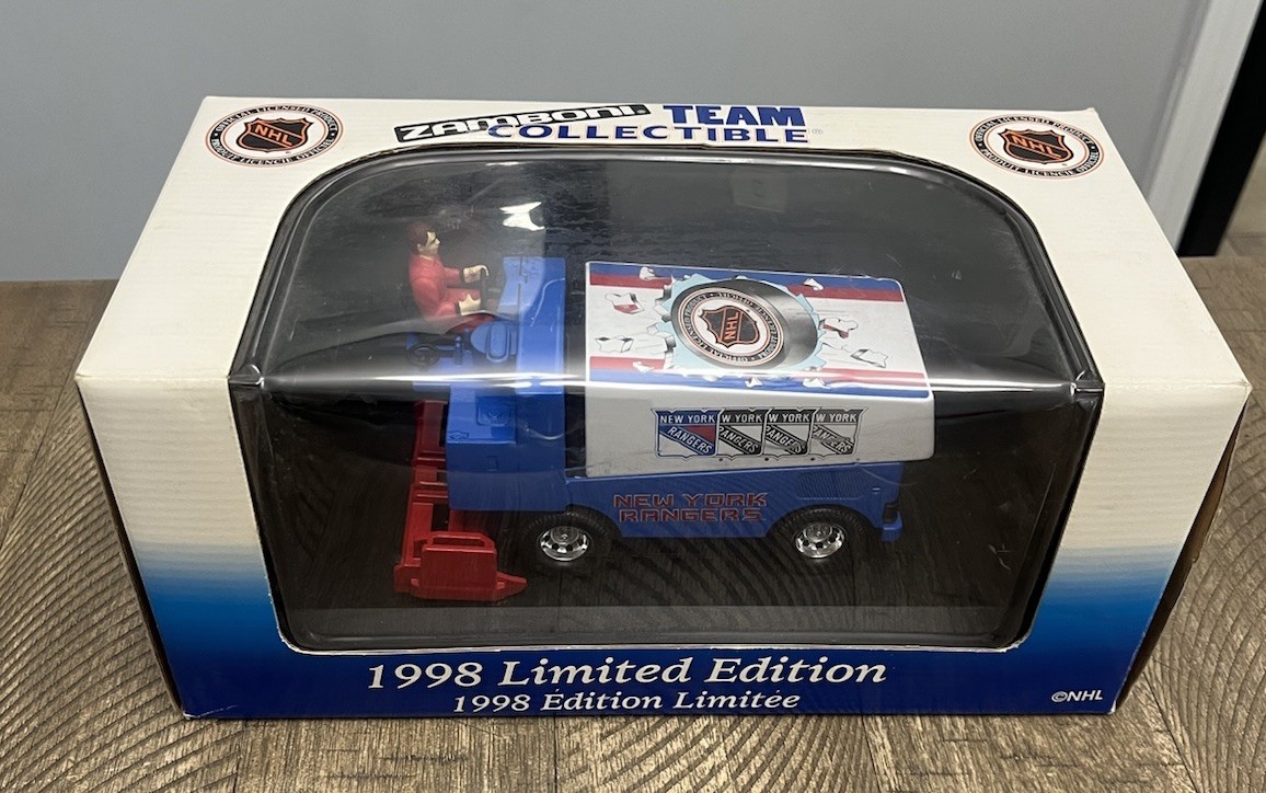 VINTAGE 1998 DieCast 1:24 Zamboni Team Collectible Bank NHL New York Rangers EUC