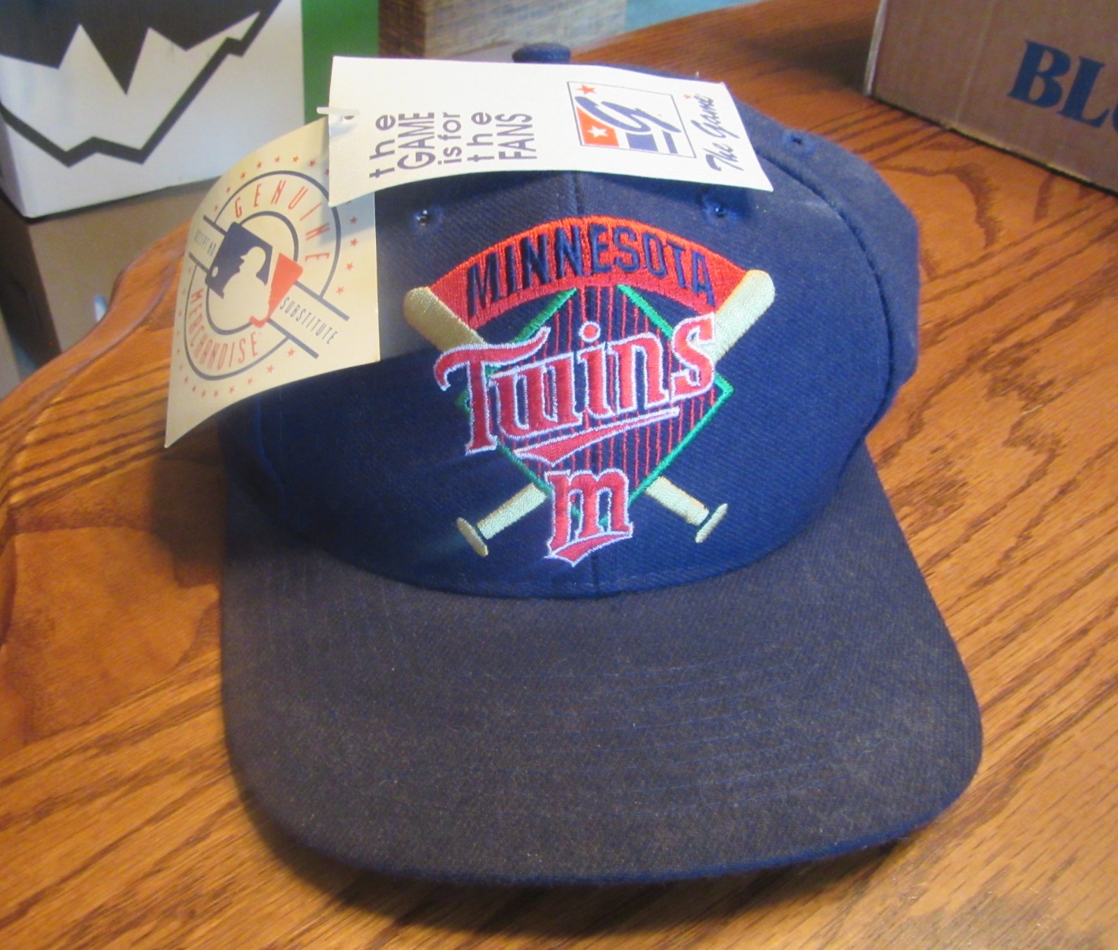 VTG 1990s Minnesota Twins Stadium Exclusive HHH Metrodome NWT Serial # 1241/2000