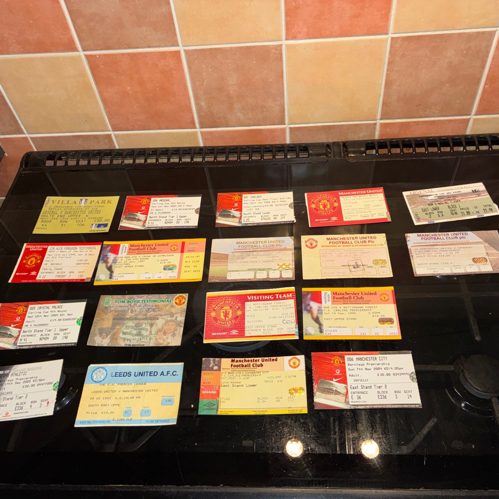 18 x Manchester United home and AWAY Ticket Stubs bargain joblot