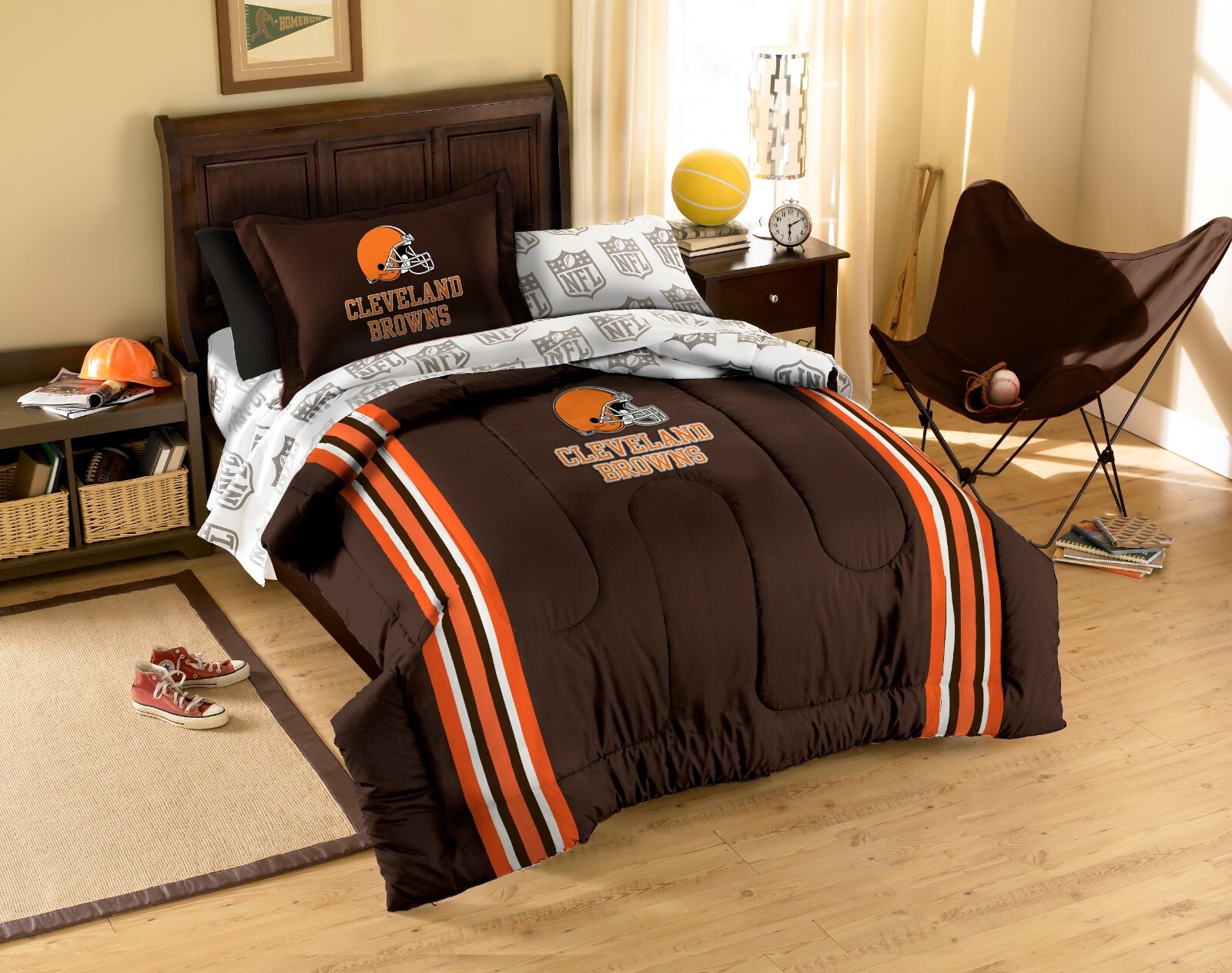 Cleveland Browns 2 Piece Twin Comforter Set (Includes 1 Comforter & 1 Sham)