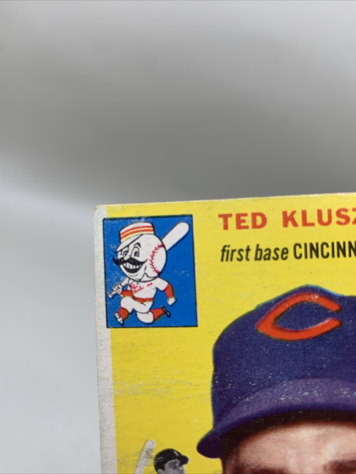 1954 Topps Ted Kluszewski #7 White Back Cincinnati Red legs Wrinkle Corner Wear