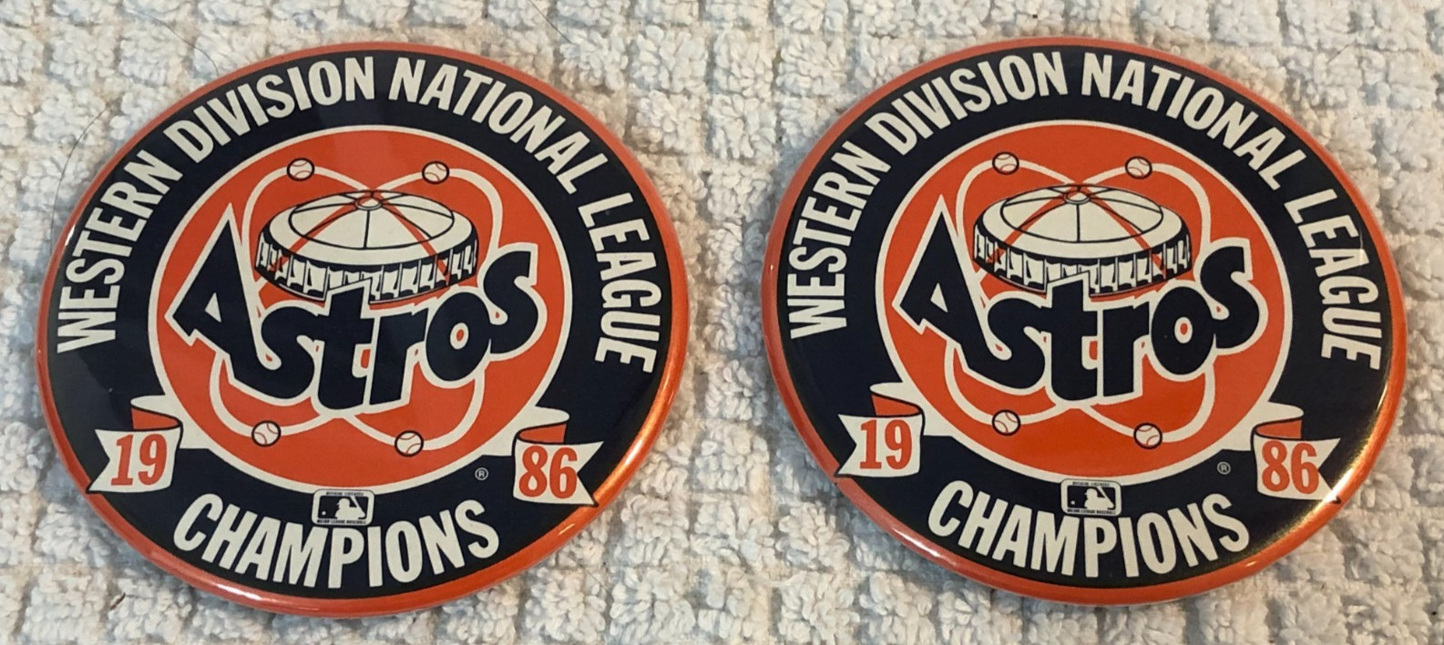 VINTAGE SET 2 MLB HOUSTON ASTROS 1986 NATIONAL CHAMPIONS PIN BACK BUTTON 3.5″