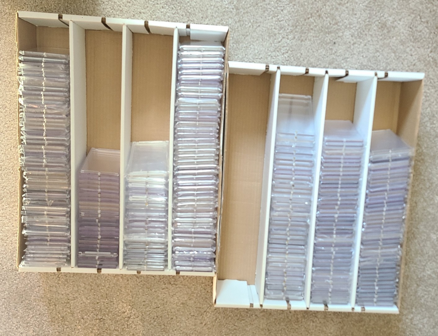 Quantity of One-Screw card holders – ideal for pokemon