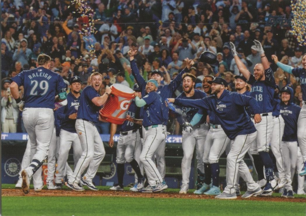 Seattle Mariners Cal Raleigh 2025 Topps Team True Photo SSP SHORTPRINT #96
