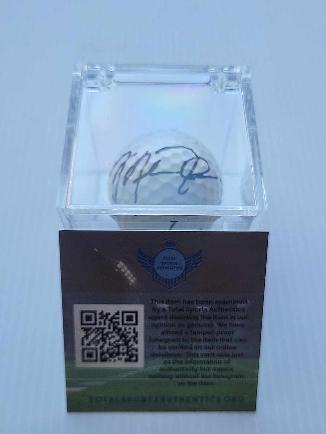 MICHAEL JORDAN Hand-Signed Autographed Golfball with COA and (Protective Case)