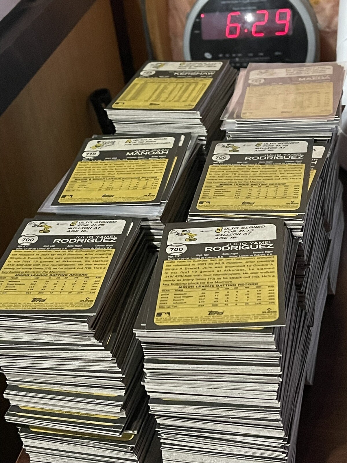 2022 Topps Heritage High Number – Complete Base Set #501-700 Bobby & Julio RC