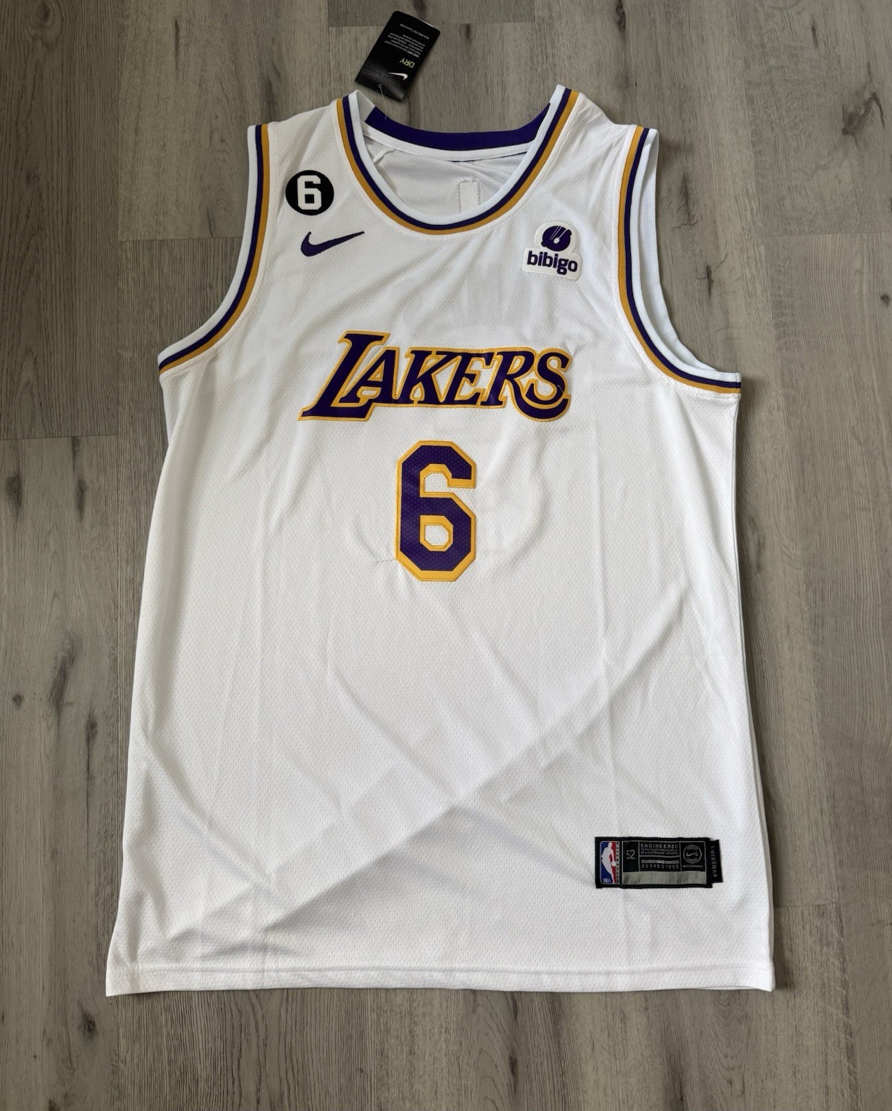 LeBron James Los Angeles Lakers #6 Size Large NWT
