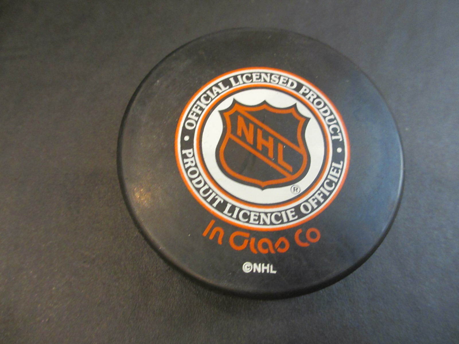 1997 STANLEY CUP FINALS FACE TO FACE FLYERS VS RED WINGS VINTAGE PUCK