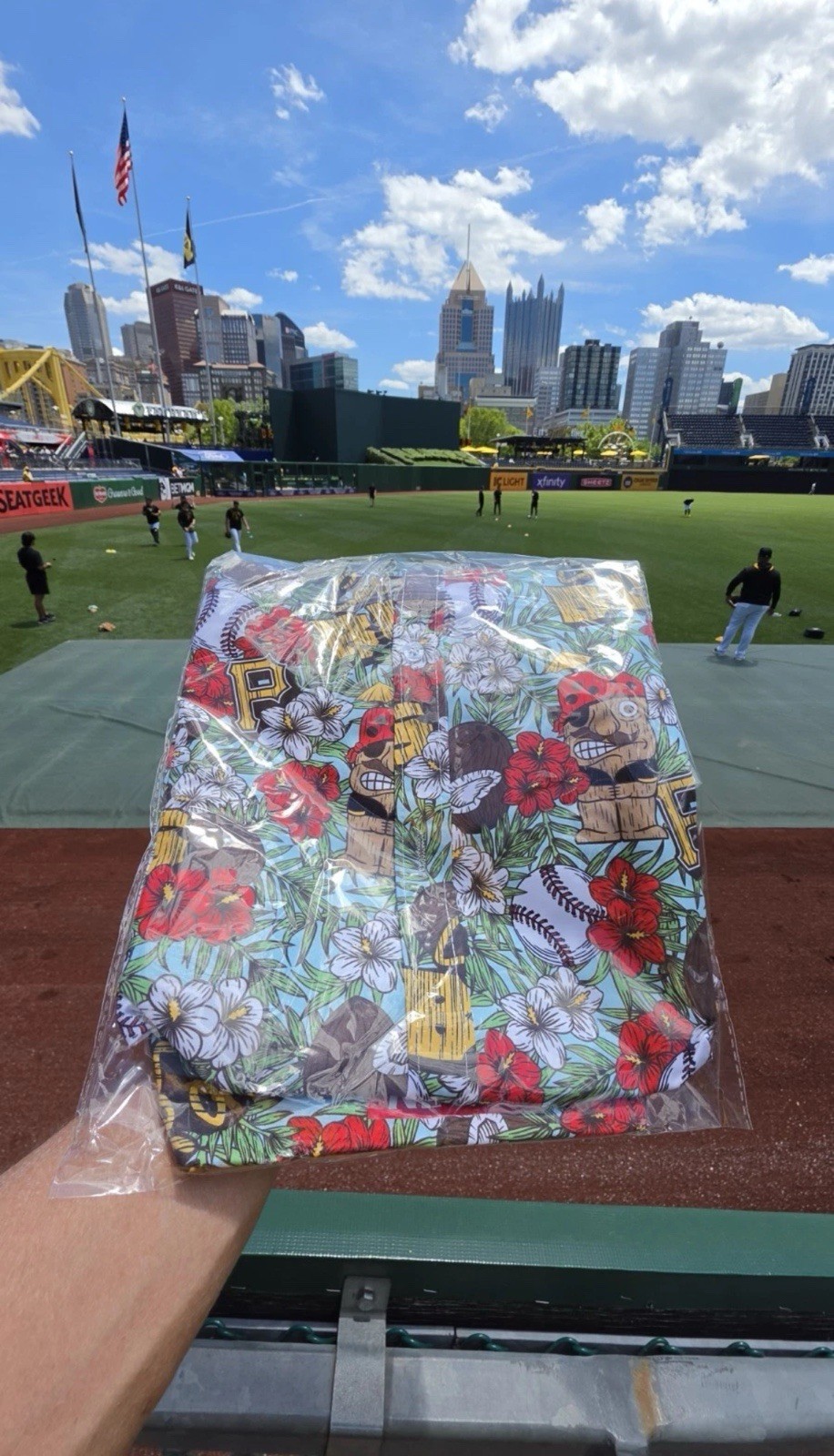 Pittsburgh Pirates Hawaiian Luau Weekend Shirt SGA Size Xl 6/13/2026