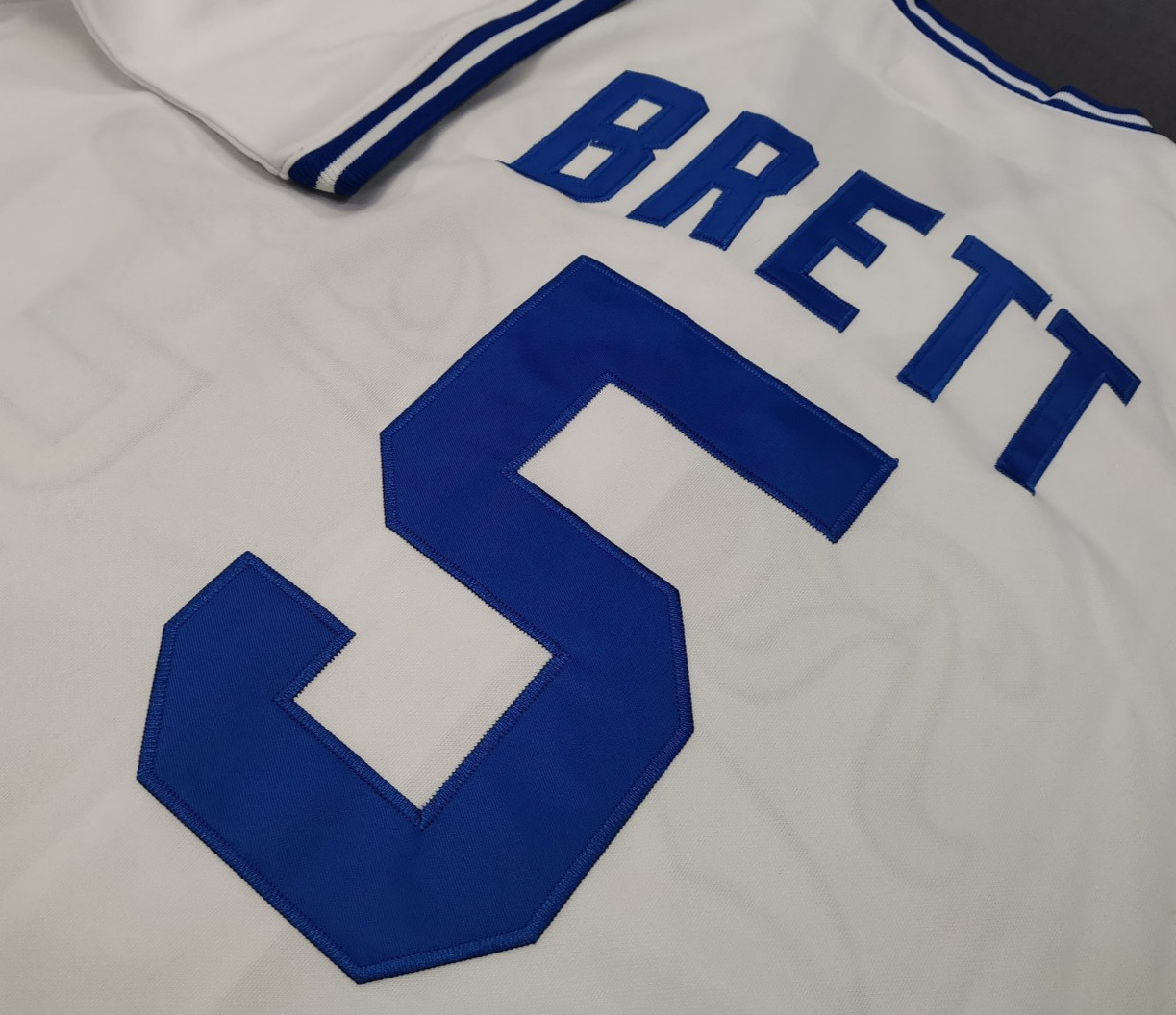 VINTAGE George Brett #5 Royals Throwback White Sewn Stitched Jersey.