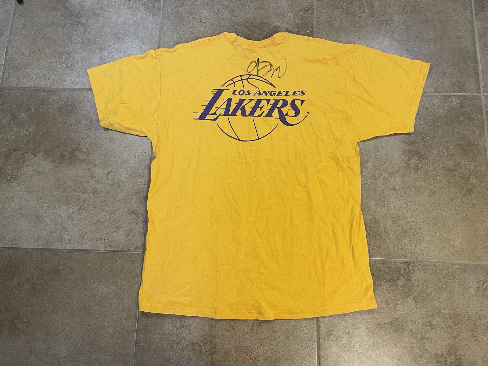 Los Angeles Lakers Signed T-Shirt “One ” Size Mens XL Yellow Purple NBA