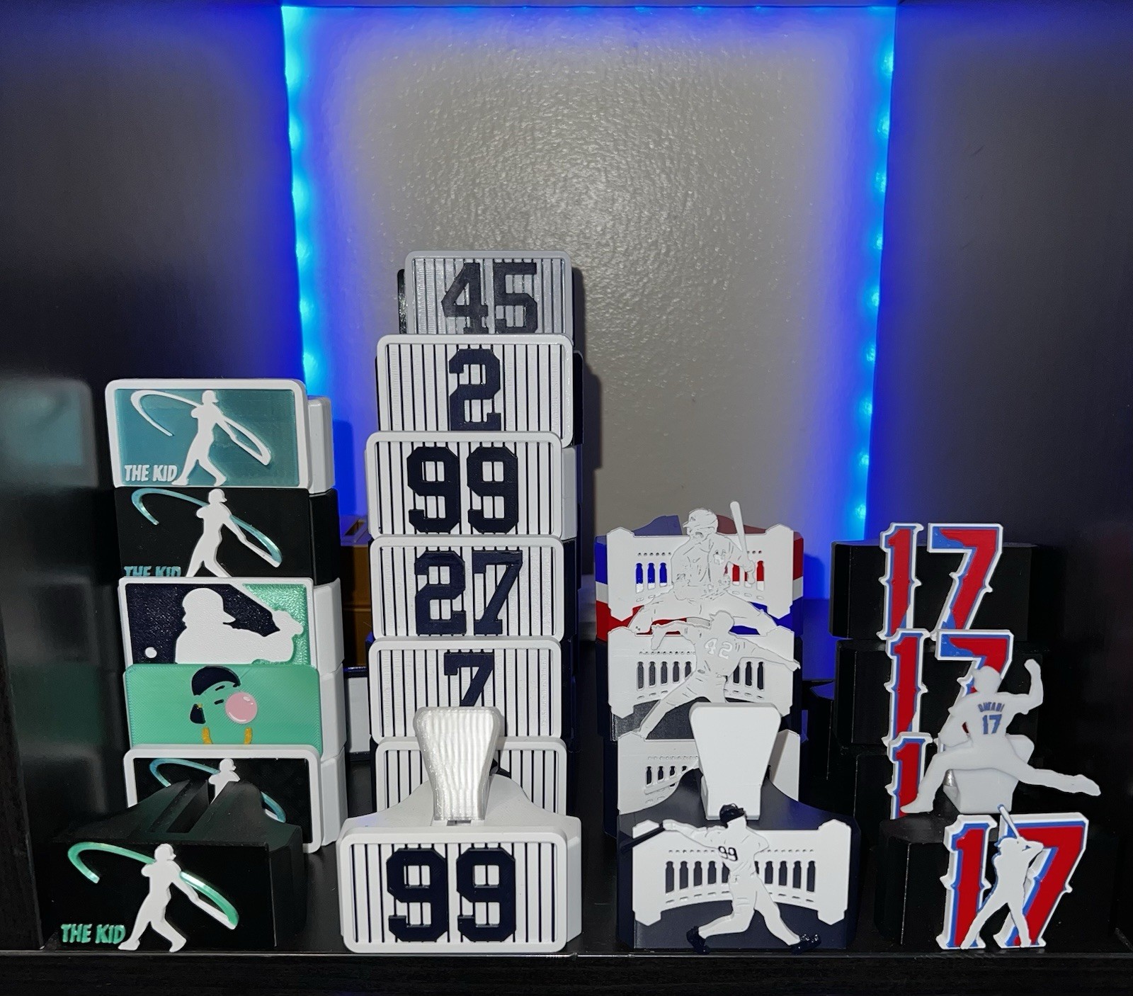 NY sport Card Stand