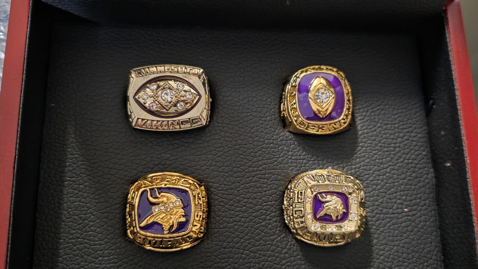 Minnesota Vikings NFC Championship Memorabilia Set W Box