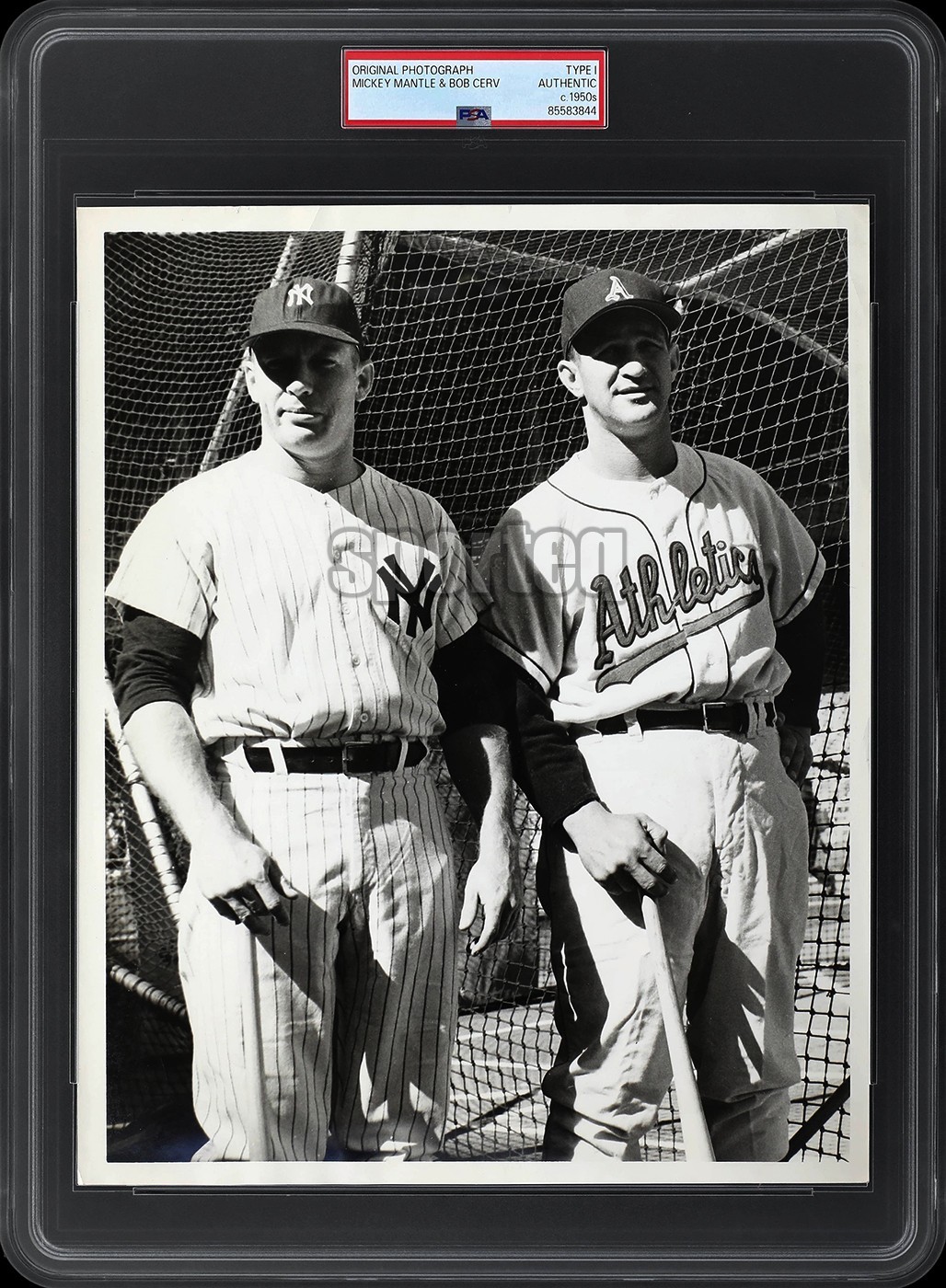 FANTASTIC! Yankees Super Star MICKEY MANTLE With Weapon PSA/DNA Type 1 Photo