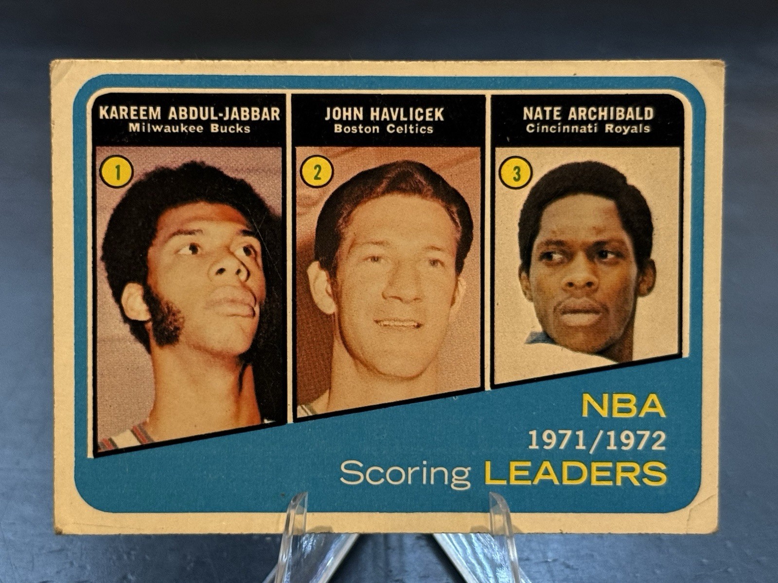 1972-73 TOPPS #171 KAREEM ABDUL-JABBAR/JOHN HAVLICEK/NATE ‘TINY’ ARCHIBALD