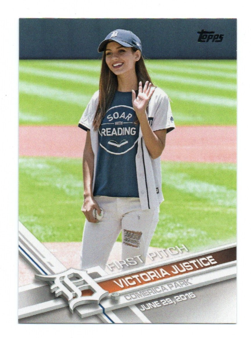 2017 Topps Victoria Justice First Pitch Detroit Tigers FP-15