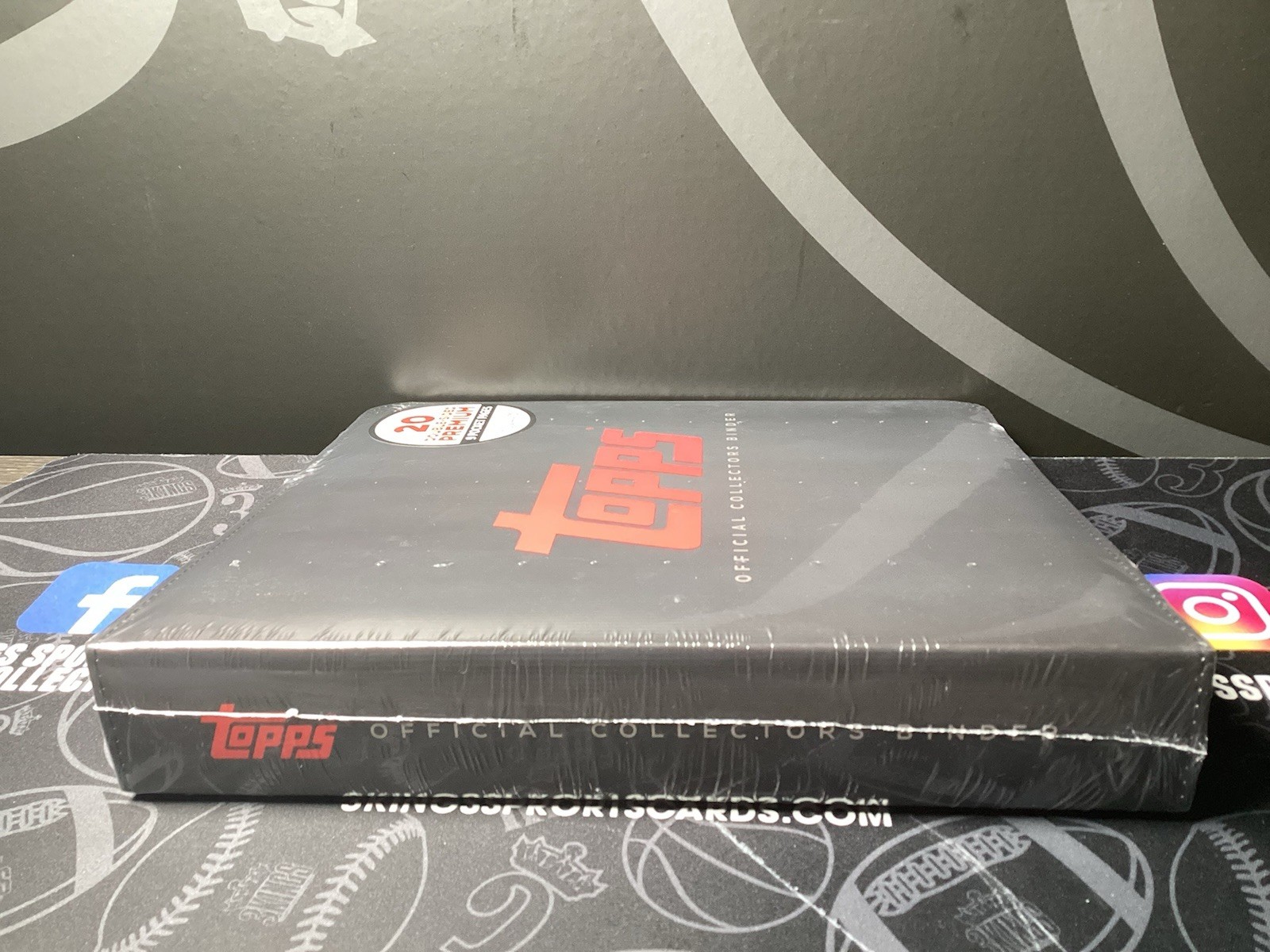Topps Official 3-Ring Collector Binder + 20 Pages Holds 360 Cards – Black