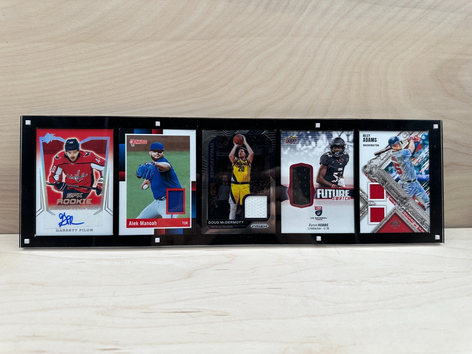 5 Card Sport Trading Card Heavy Duty Magnetic Holder Wall Display Case