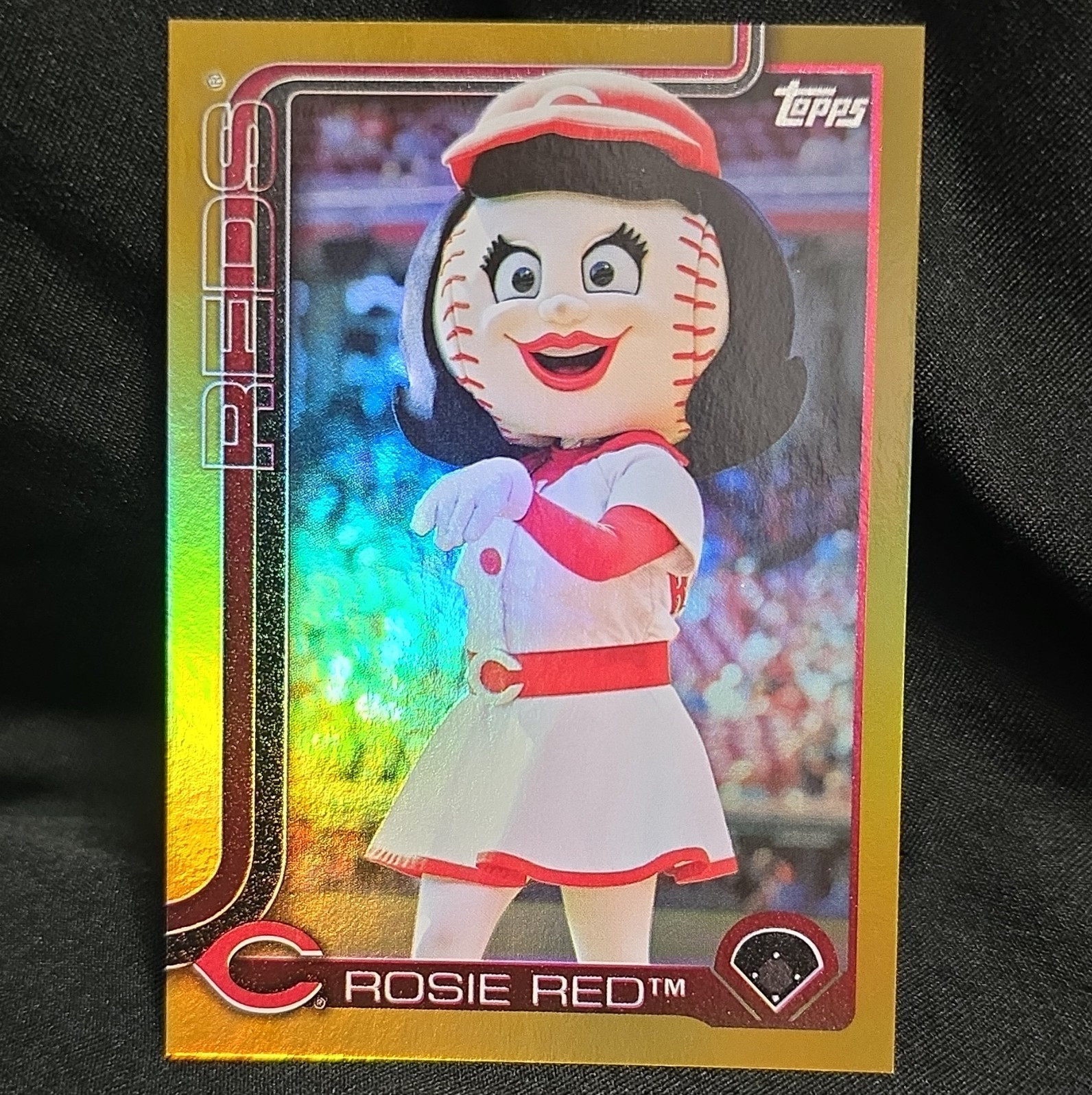 Topps 2025 Series 1 Mascots Rosie Red Cincinnati Reds Gold /50 #M-23