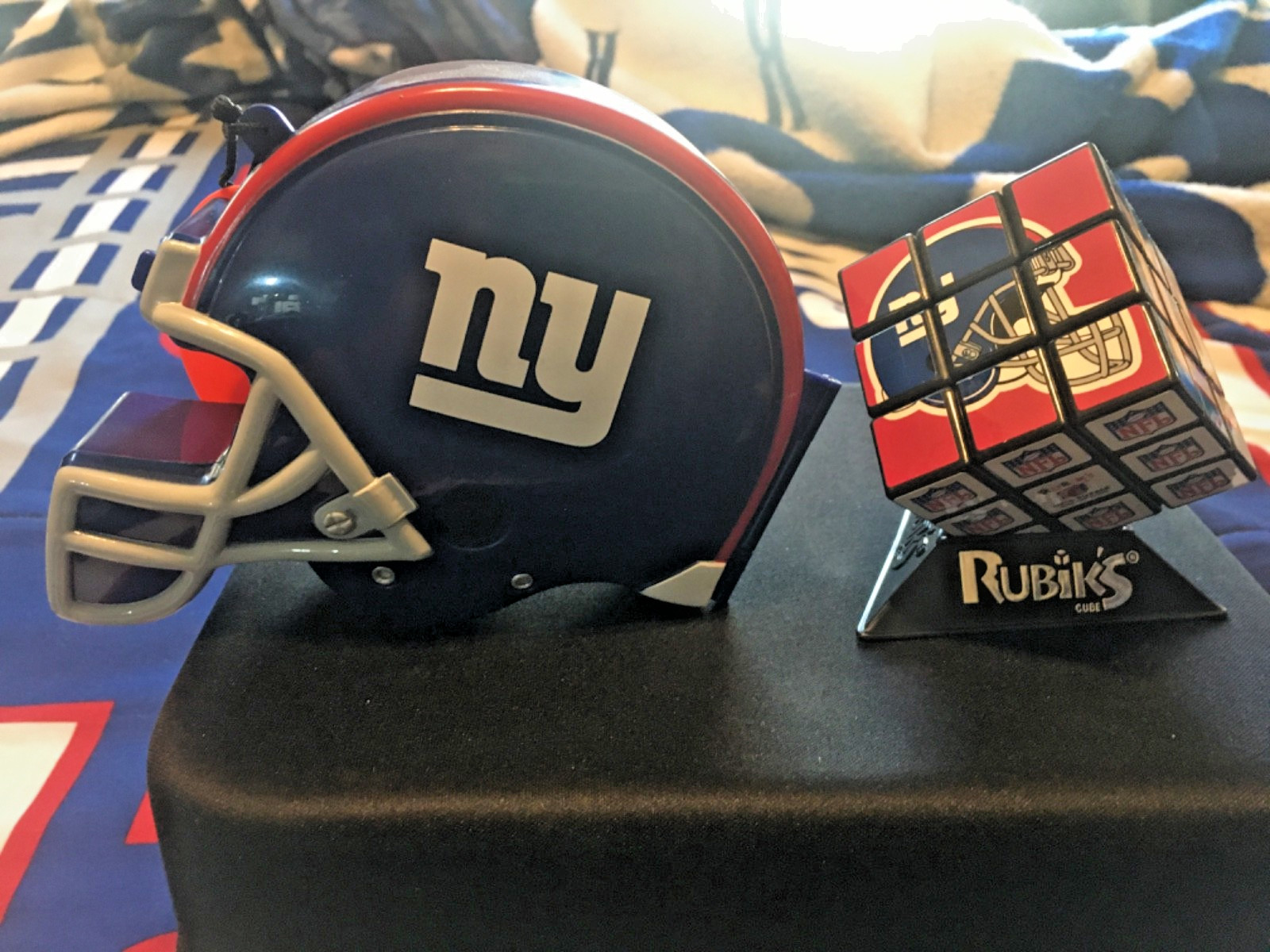 New york Giants, Uno game and Rubik’s Cube,New