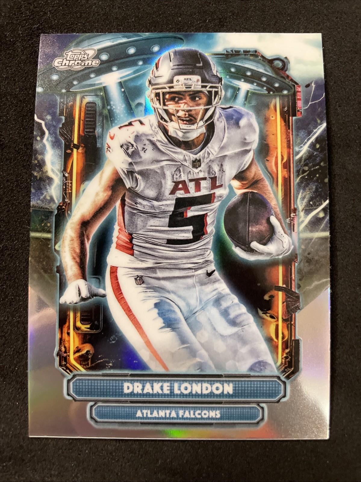 2025 Topps Chrome – Drake London Extraterrestrial Talent Refractor Falcons ET-13