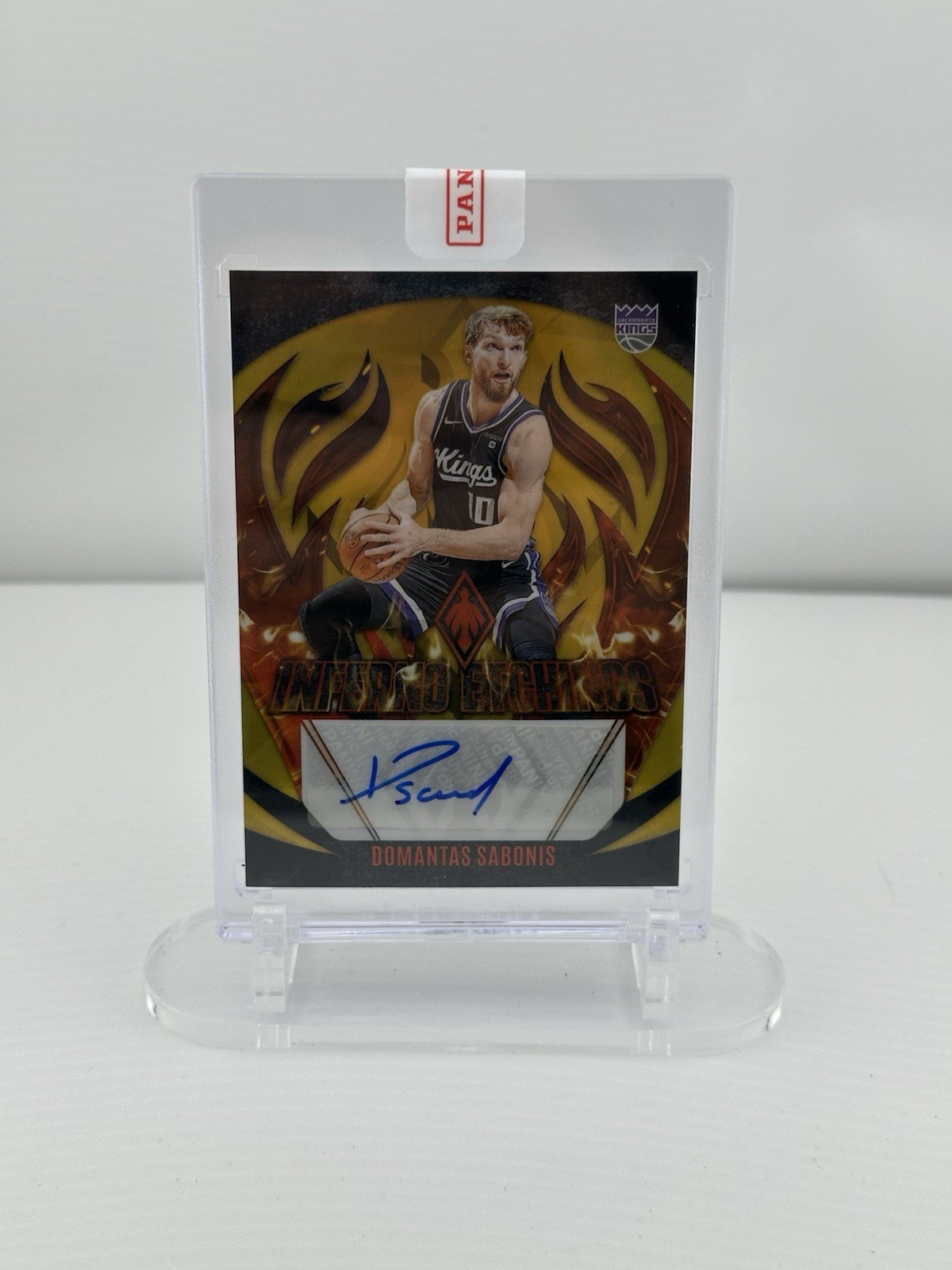 2023-24 Panini Phoenix – Inferno Etchings AUTO Domantas Sabonis GOLD #6/10 TB11
