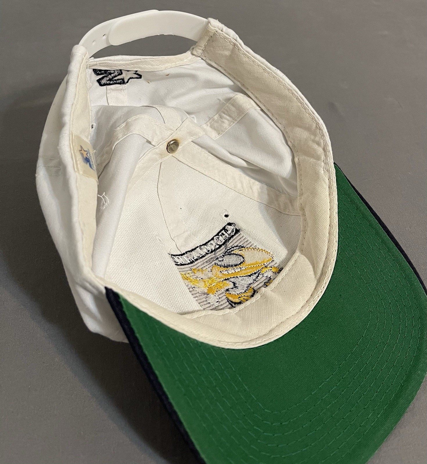 Vintage Starter Georgia Tech Yellow Jackets Snapback Hat White Black Buzz Mascot
