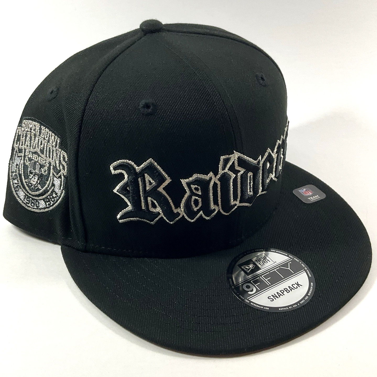 New Era Las Vegas Raiders Script Old English Metallic 9FIFTY Snapback Hat Cap