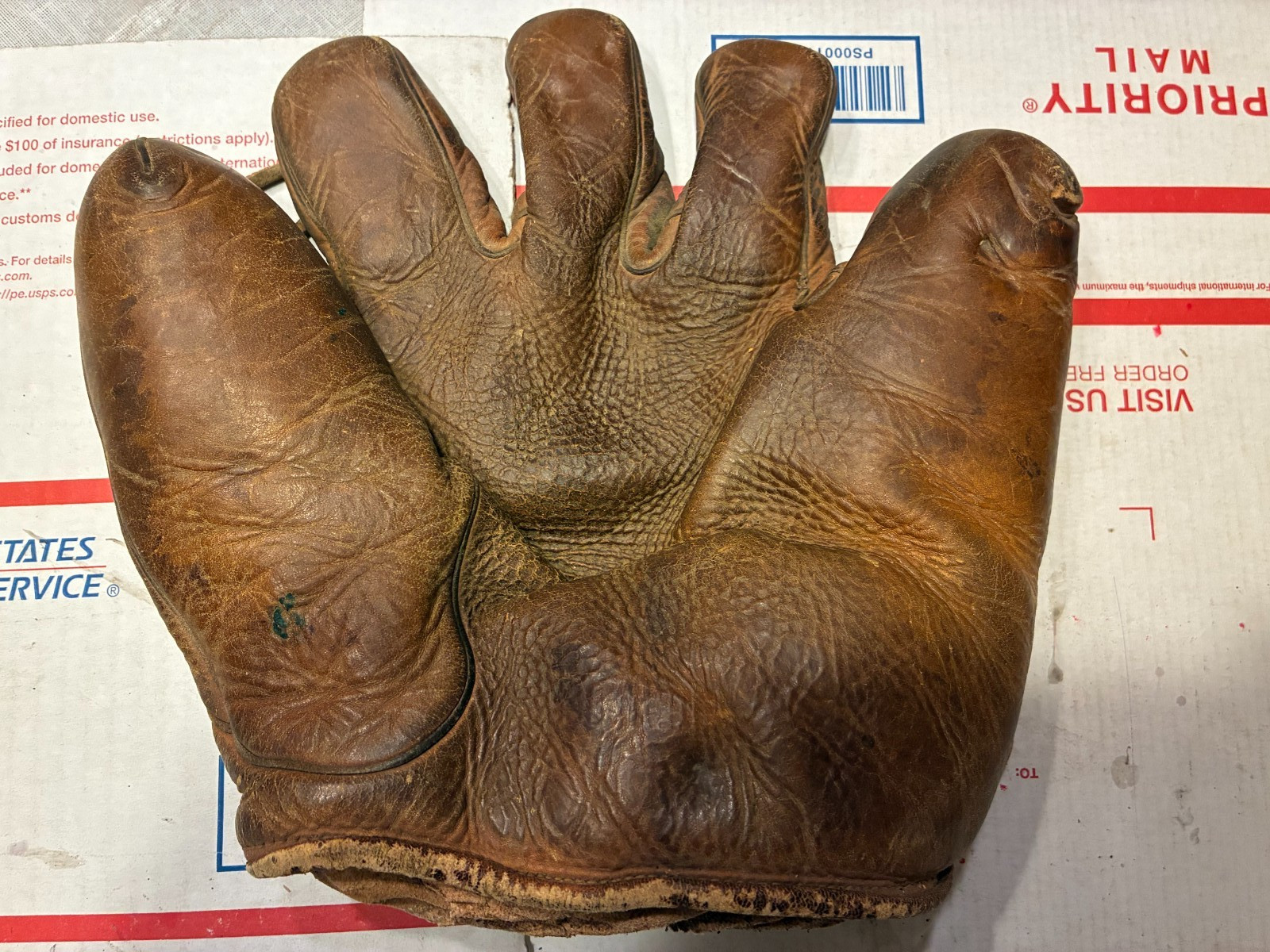 VERY OLD ANTIQUE HUTCH UNKNOWN BASEBALL GLOVE. BRASS BUTTON! EXCELLENT!!!