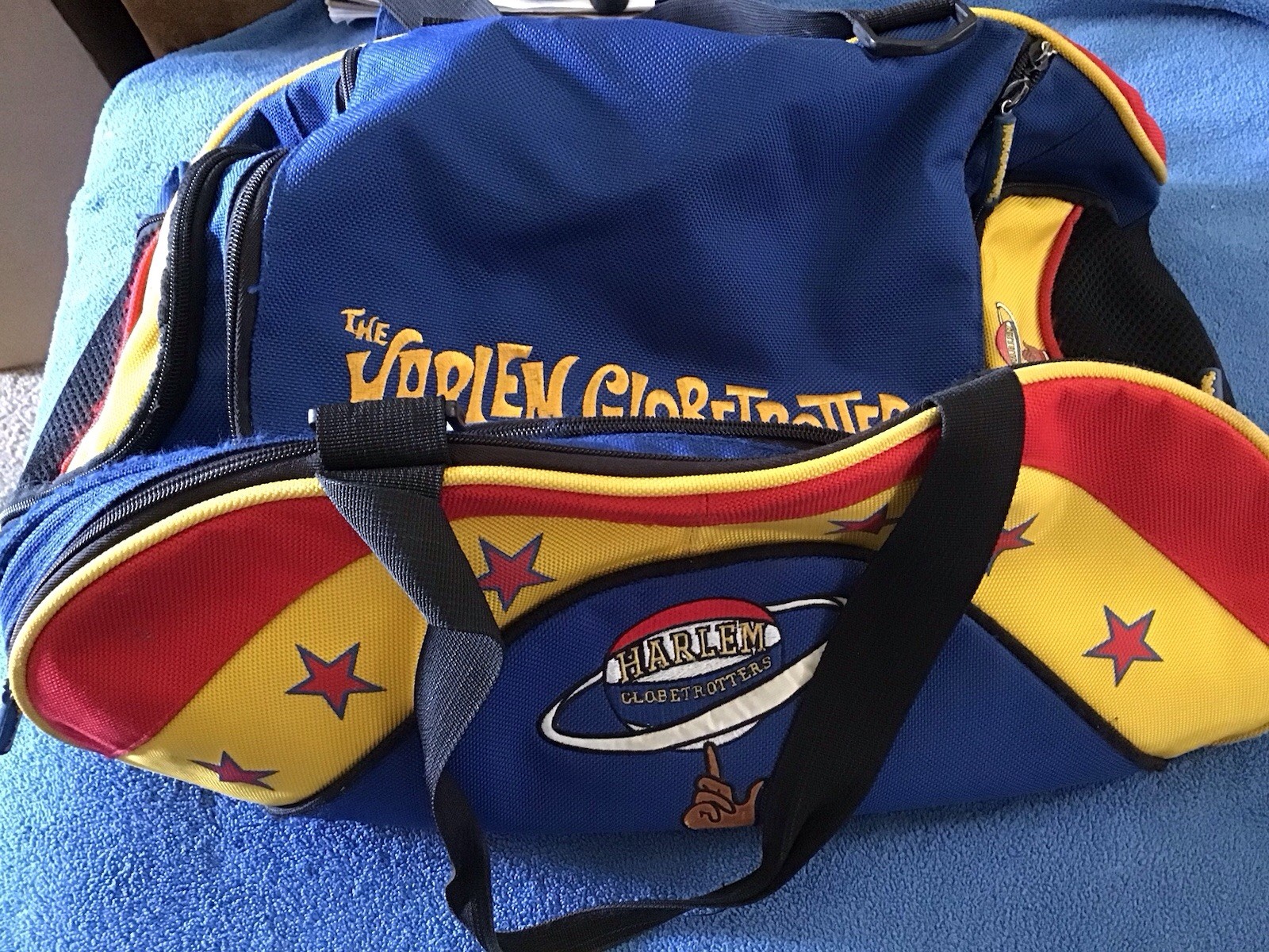Harlem Globetrotters Vintage Fubu Large Duffel Bag And Signed Ball (Unknown)