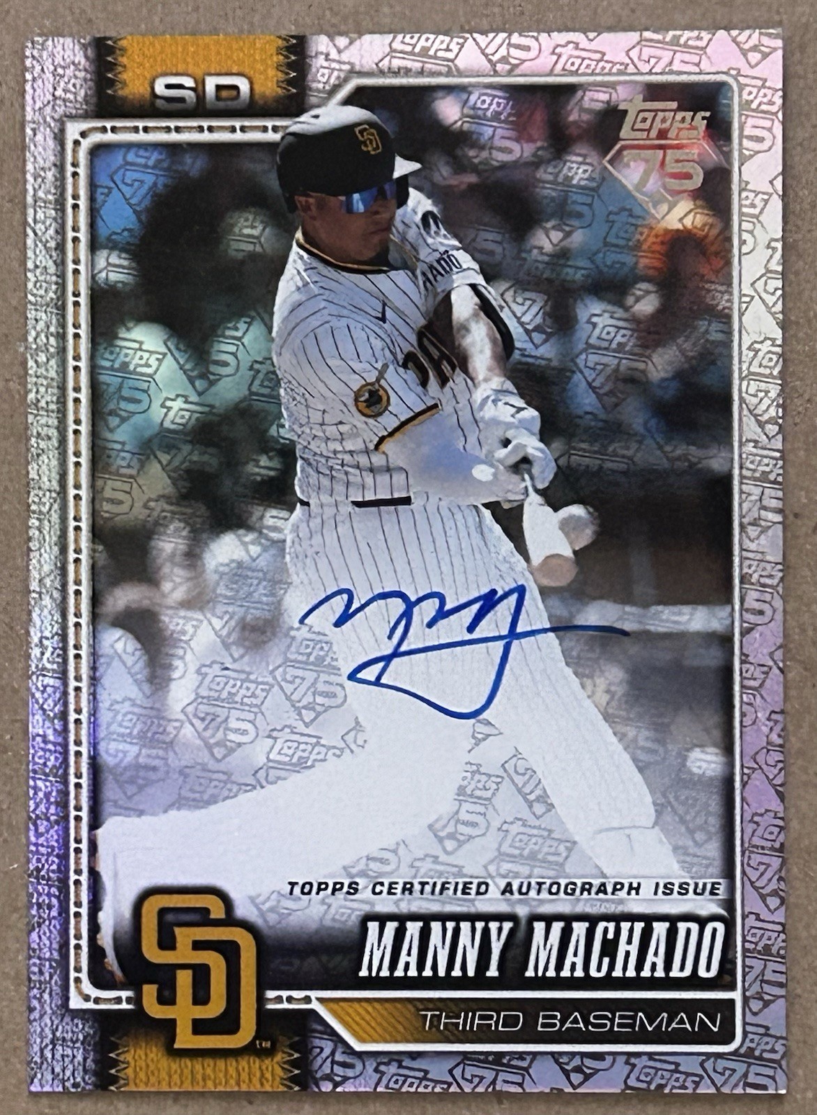 2026 Topps 75th Anniversary Parallel – Manny Machado OnCard Auto /75 #614 Padres