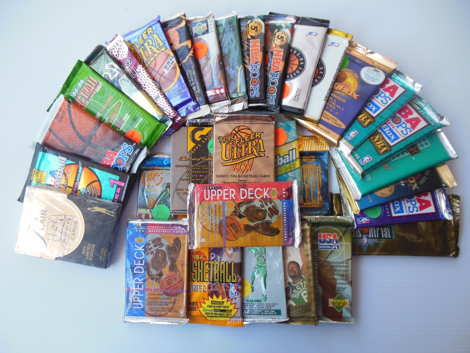 LOT OF OLD UNOPENED BASKETBALL CARDS PACKS (Michael Jordan + Many RC’s ?)
