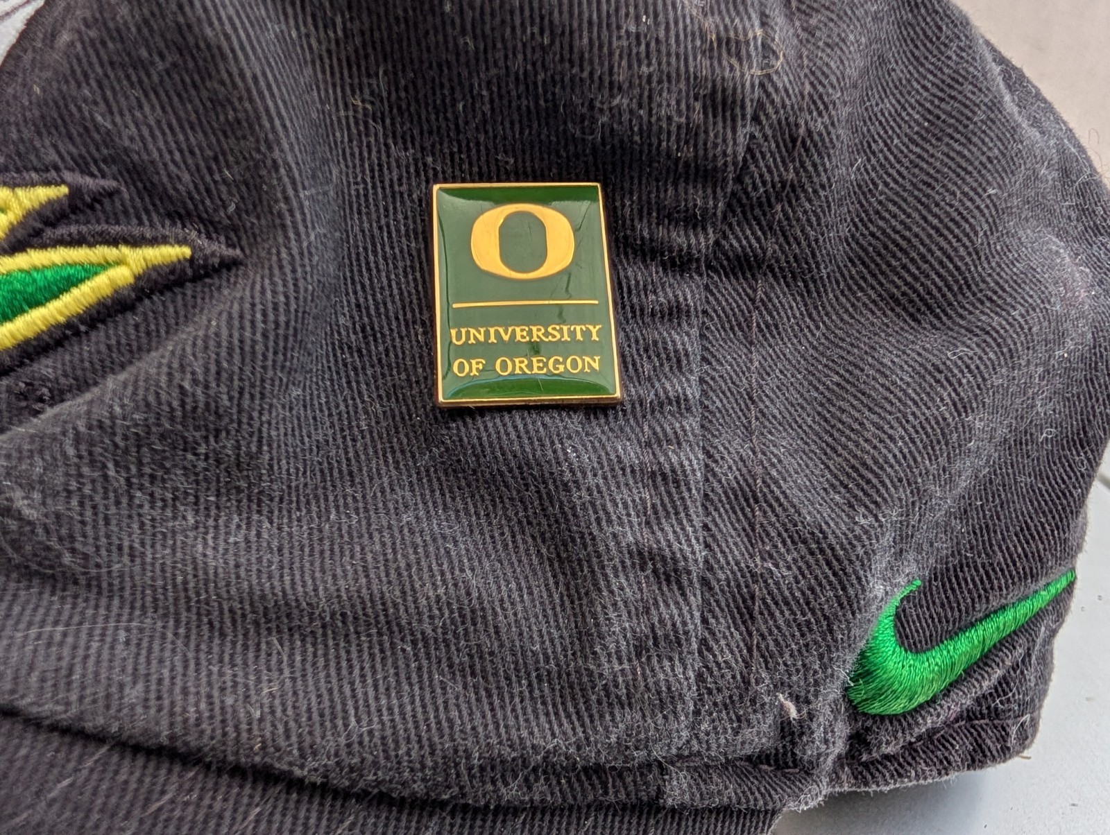 University of Oregon Rectangular Green And Gold Enamel Pin Oregon Ducks