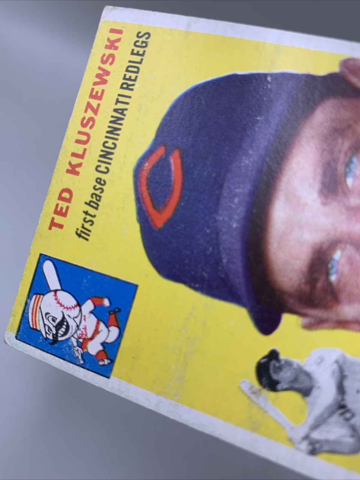 1954 Topps Ted Kluszewski #7 White Back Cincinnati Red legs Wrinkle Corner Wear