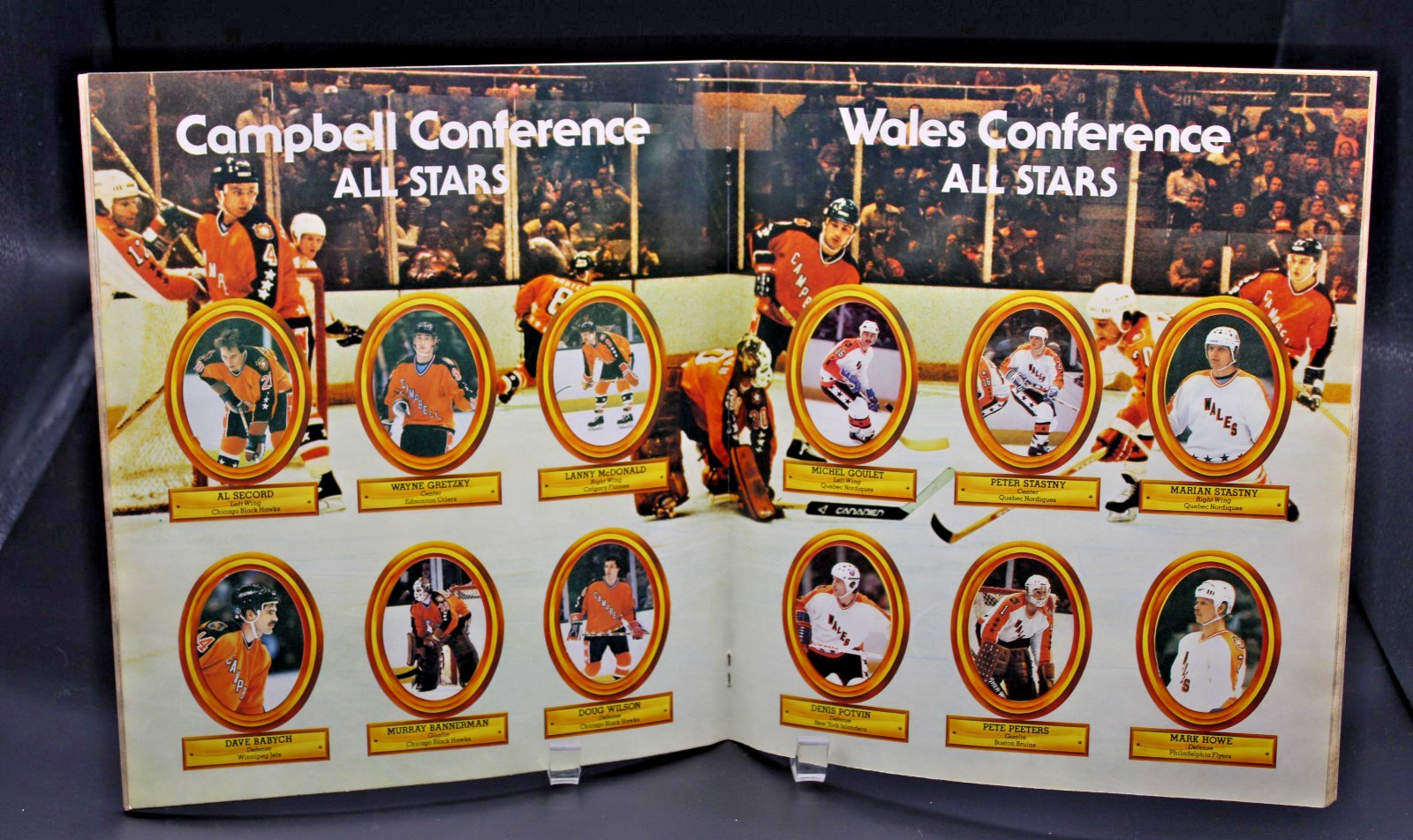 1983 Topps Hockey Sticker Album Complete (1-330) NM Pete Peeters on Cover