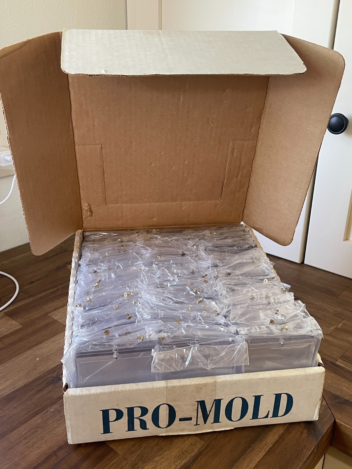 NEW 8 PRO MOLD ONE SCREW SCREWDOWN REGULAR CARD HOLDERS 1 screw included