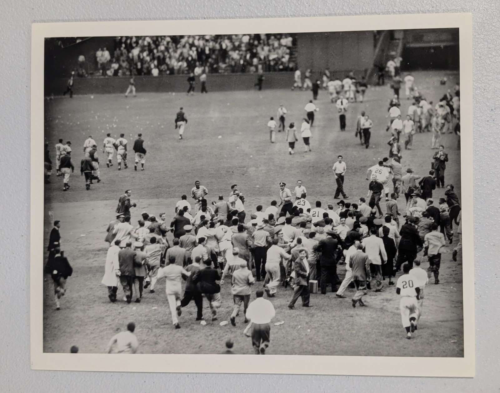 Undated press photo – MLB Fans Rush The Field – 8×10 – Team & Year Unknown
