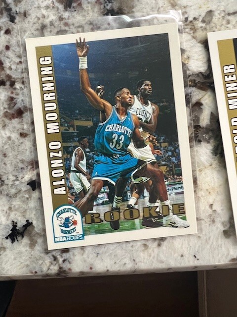 1992-93 NBA HOOPS ROOKIE CARD CHARLOTTE HORNETS ALONZO MOURNING #361