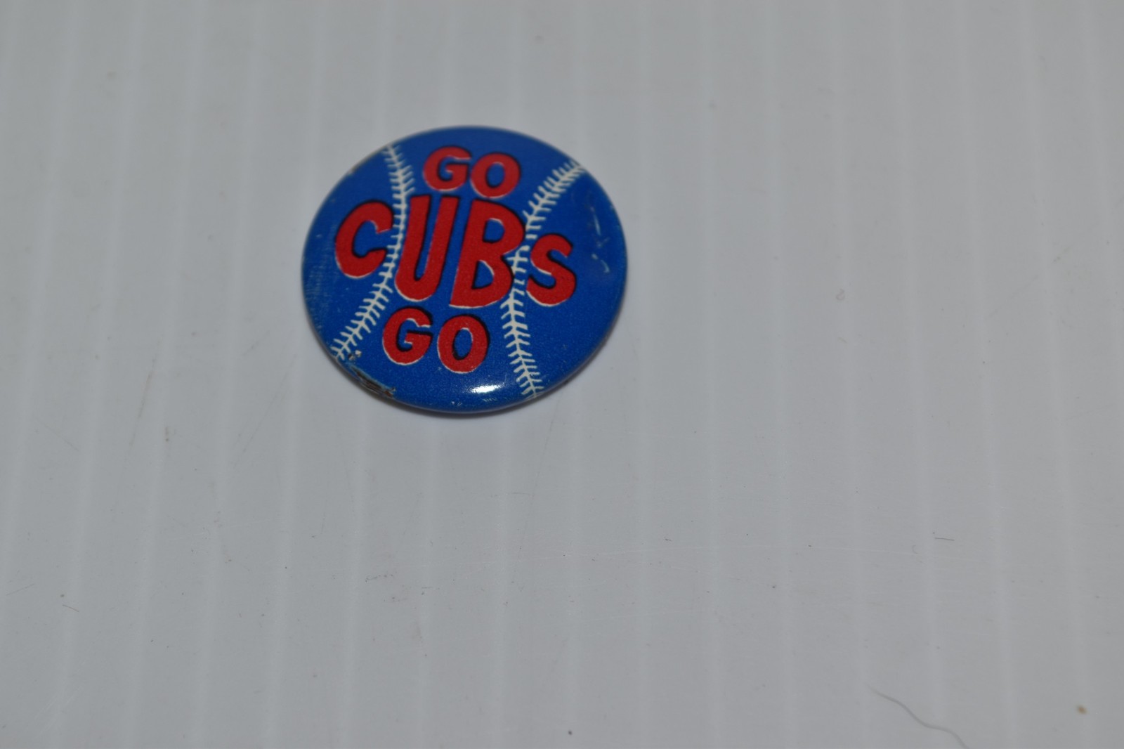 Go Cubs Go, Chicago Cubs (1960s) 7/8″ Vintage Baseball Pin-Back Button (PB#34)