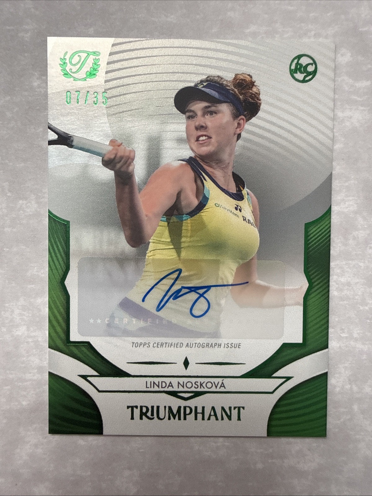 2025 Topps Triumphant Tennis Auto Grass Court Green #27 Linda Noskova RC /35