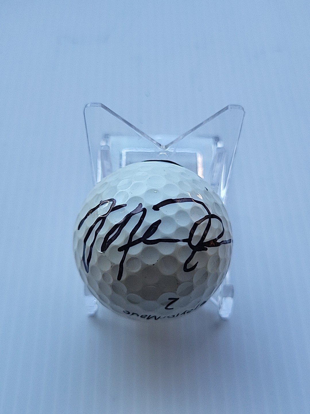 MICHAEL JORDAN Hand-Signed Autographed Golfball with COA and (Protective Case)