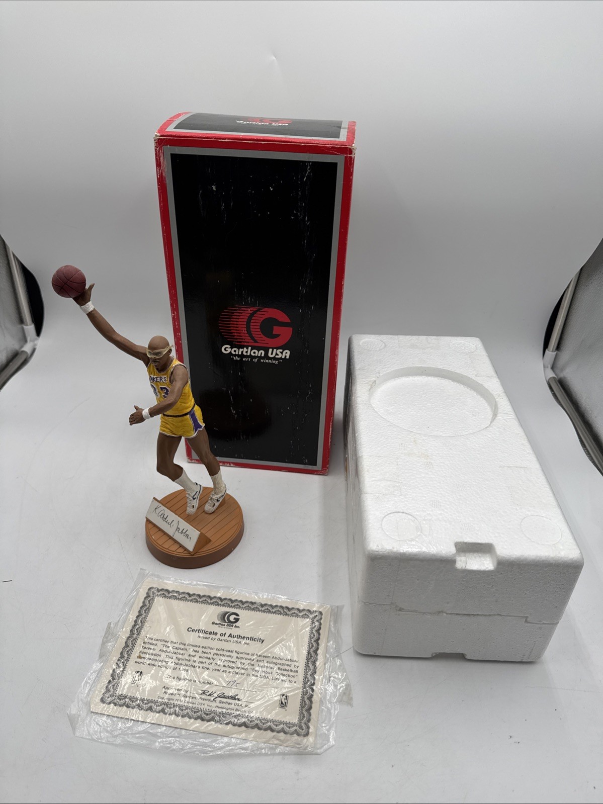 Kareem Abdul Jabbar Los Angeles Lakers Signed Auto Gartlan Figurine 795/1989 HOF