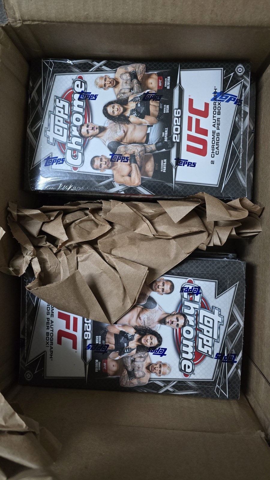 (8x) 2026 TOPPS CHROME UFC HOBBY BOX IN HAND