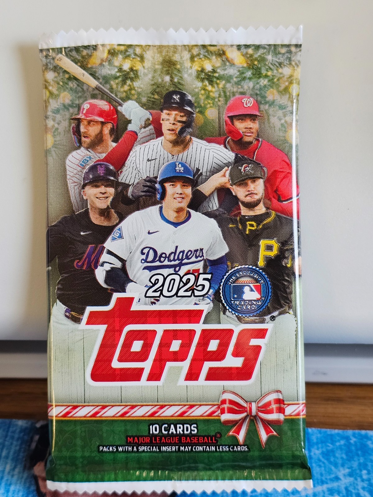 2025 Topps Holiday Baseball BASE set #1-200 Complete your Set – You Pick Card