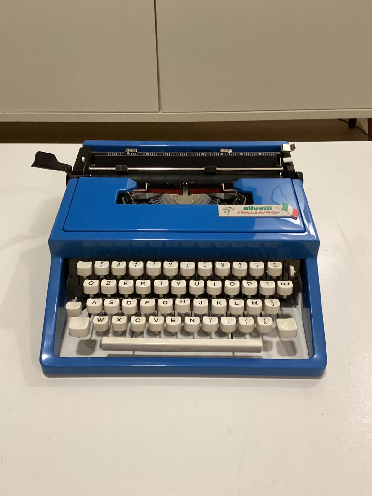 OLIVETTI ITALIA 90 TYPEWRITER SPECIAL EDITION FIFA WORLD CUP AZZURRO.PICA 10 CPI