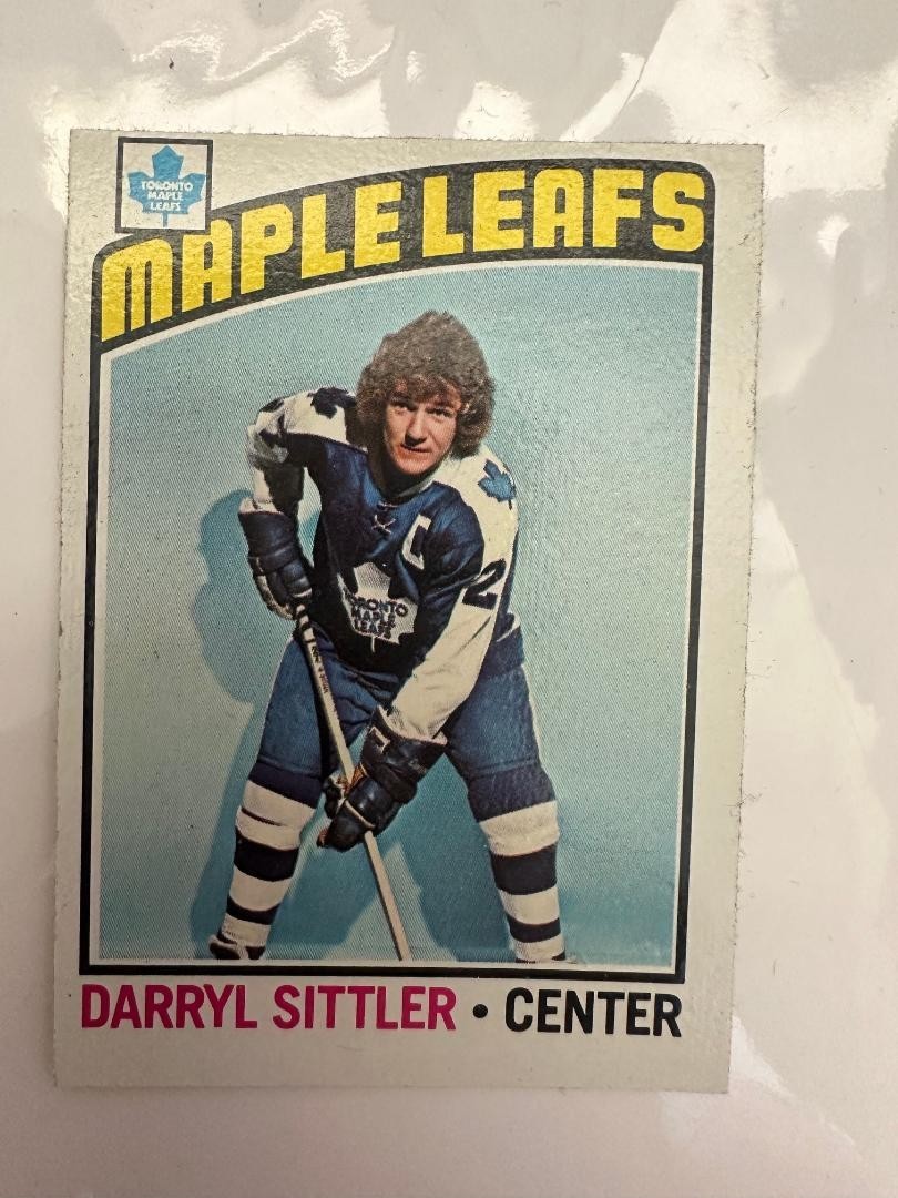 1976-77 Topps Hockey Card Darryl Sittler Card #207 EX Shape