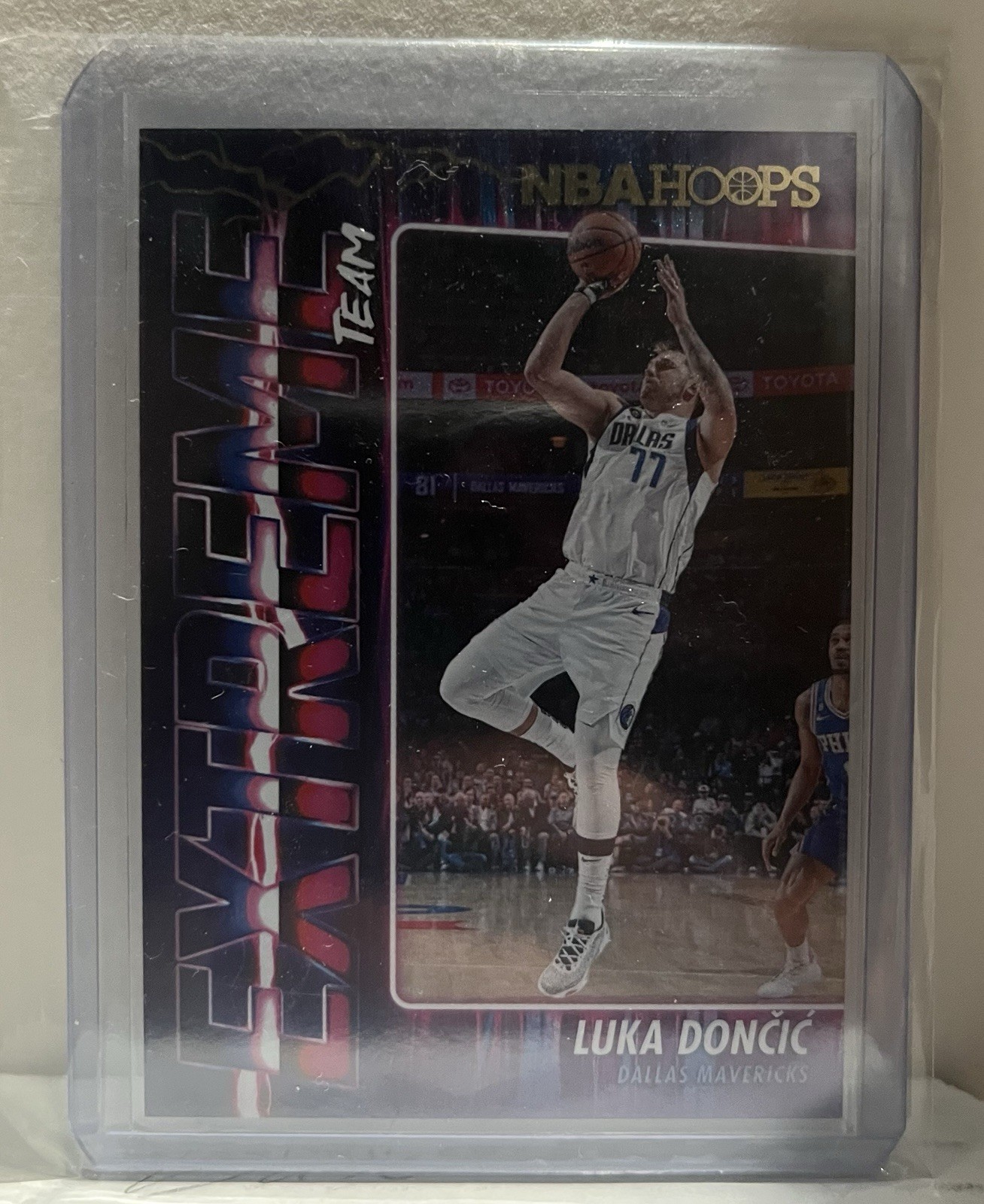 2023-2024 Panini Hoops Luka Dončić Extreme Team Sparkle Insert Mavericks #13