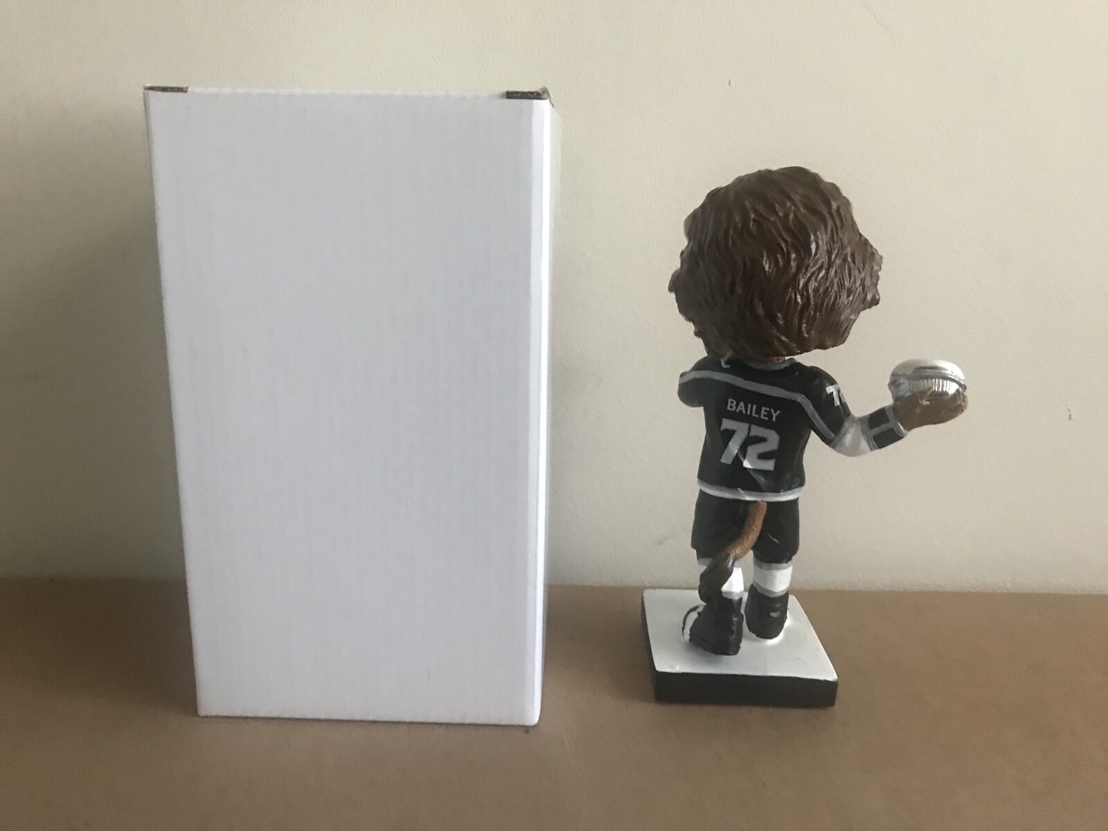 LA Kings Mascot “Bailey” Pie (Away Black Jersey) 2019 Bobblehead New In Box!